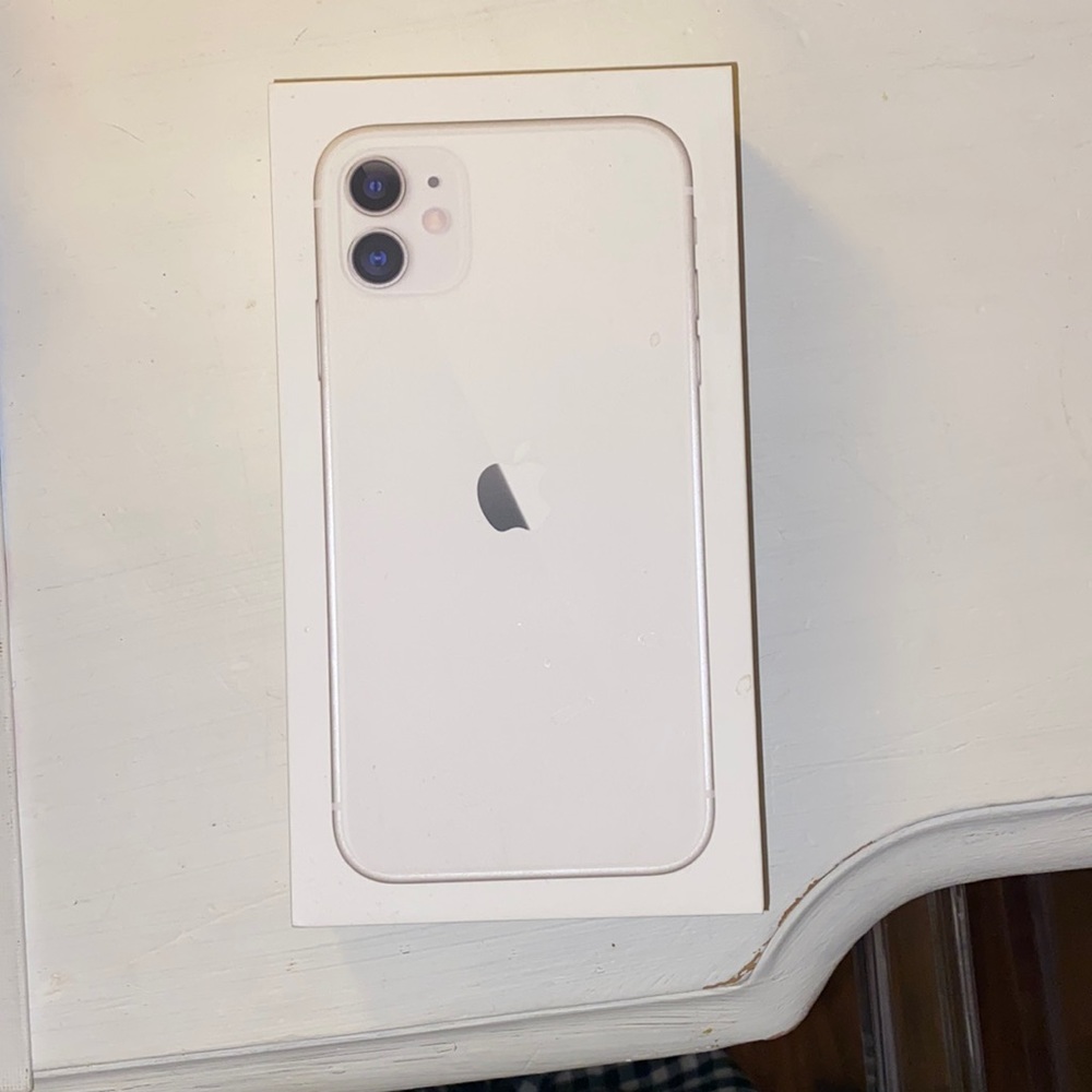 iPhone 11 box